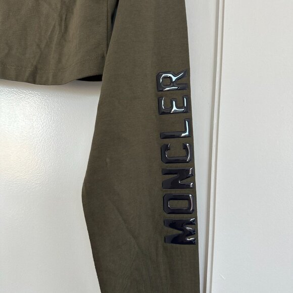 NWT Moncler Cropped Long Sleeve T-Shirt Logo Sz Medium in Olive Green Crewneck - Picture 3 of 5
